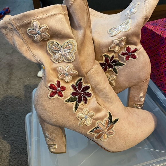 Soft Pink Flower power ankle boots. - Picture 1 of 4